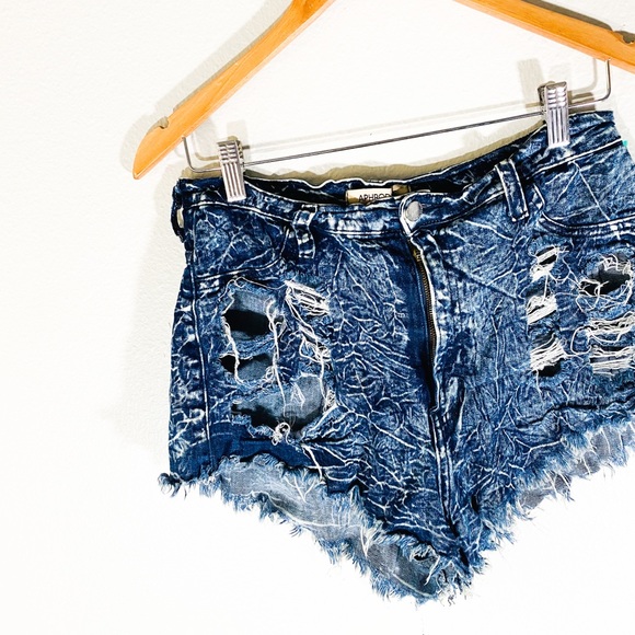 High waisted highly distressed shorts - Picture 3 of 8